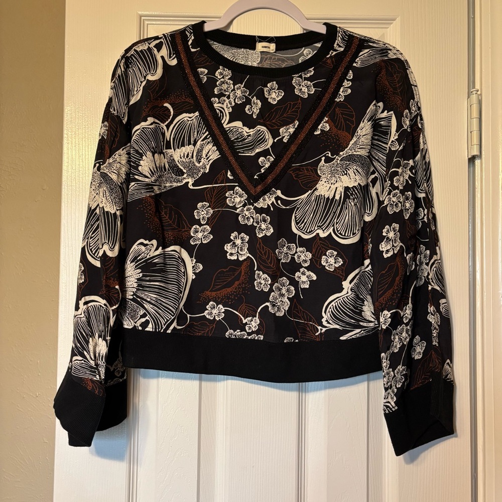 Warm New York Floral V-Neck Blouse